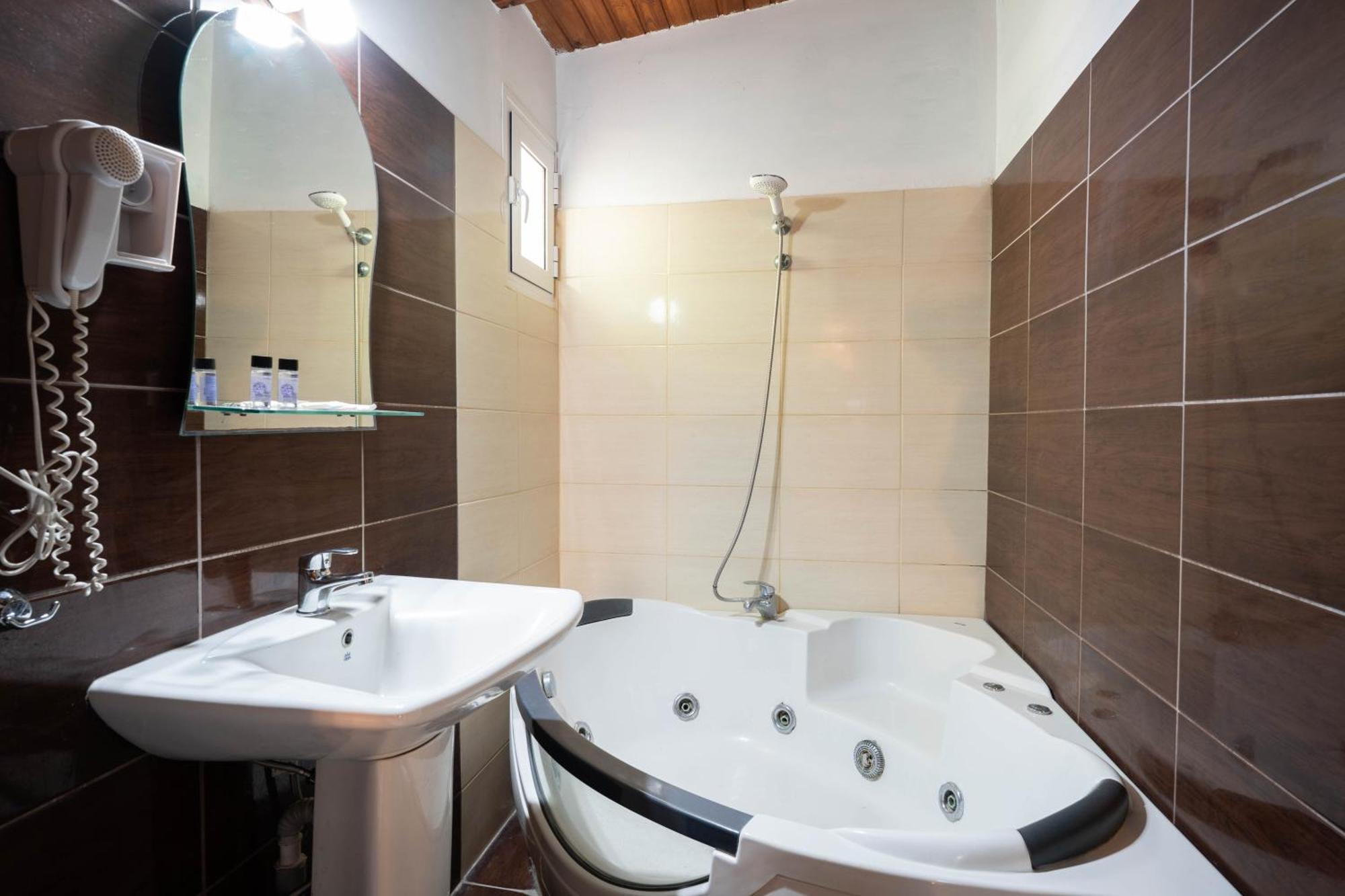 Kipos Resort Néa Péramos Bagian luar foto